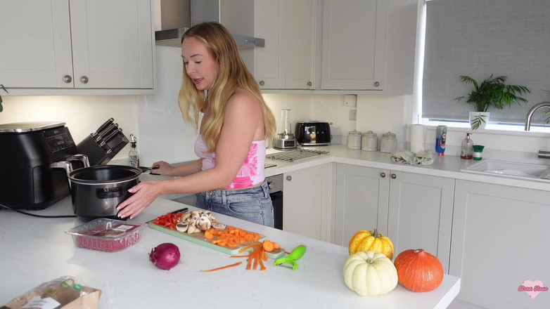 Brea Rose: Memasak dengan video percuma ibu tiri