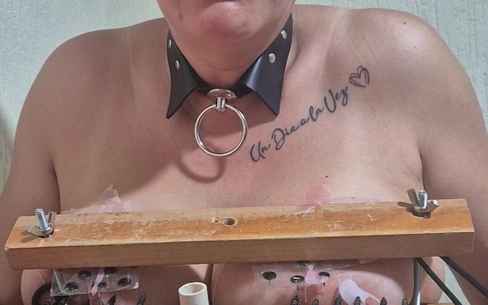 Submissive Susanna: 왁스 플레이와 함께하는 BDSM