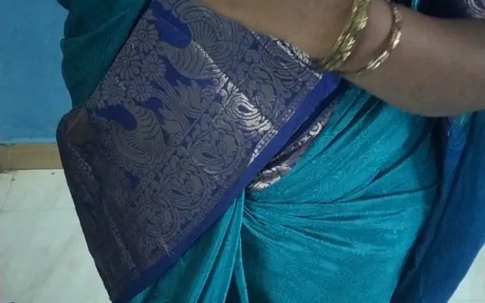 Tamil lesbian: Hot Saree Wearing