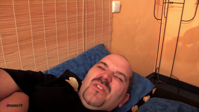 XdreamsTV: 我和我最好的朋友分享我的老公