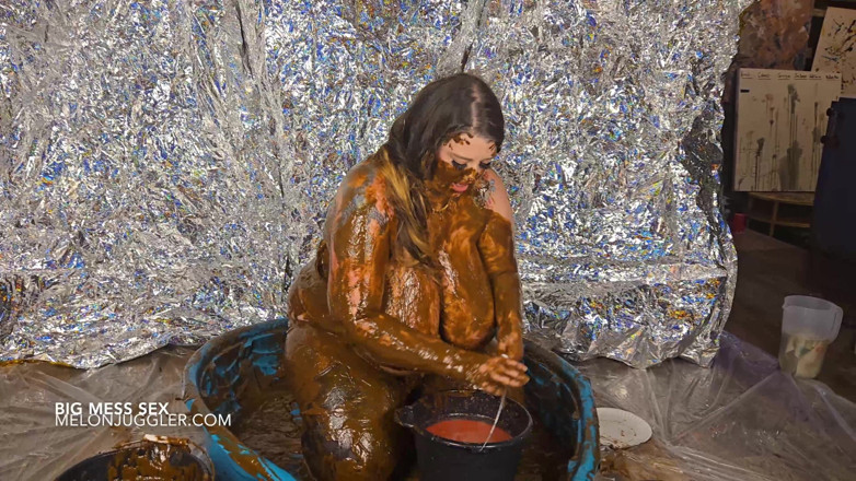 Melon Juggler: メロニー・ノーシャの大きな胸と毛深い女の子は、セクシーな大混乱