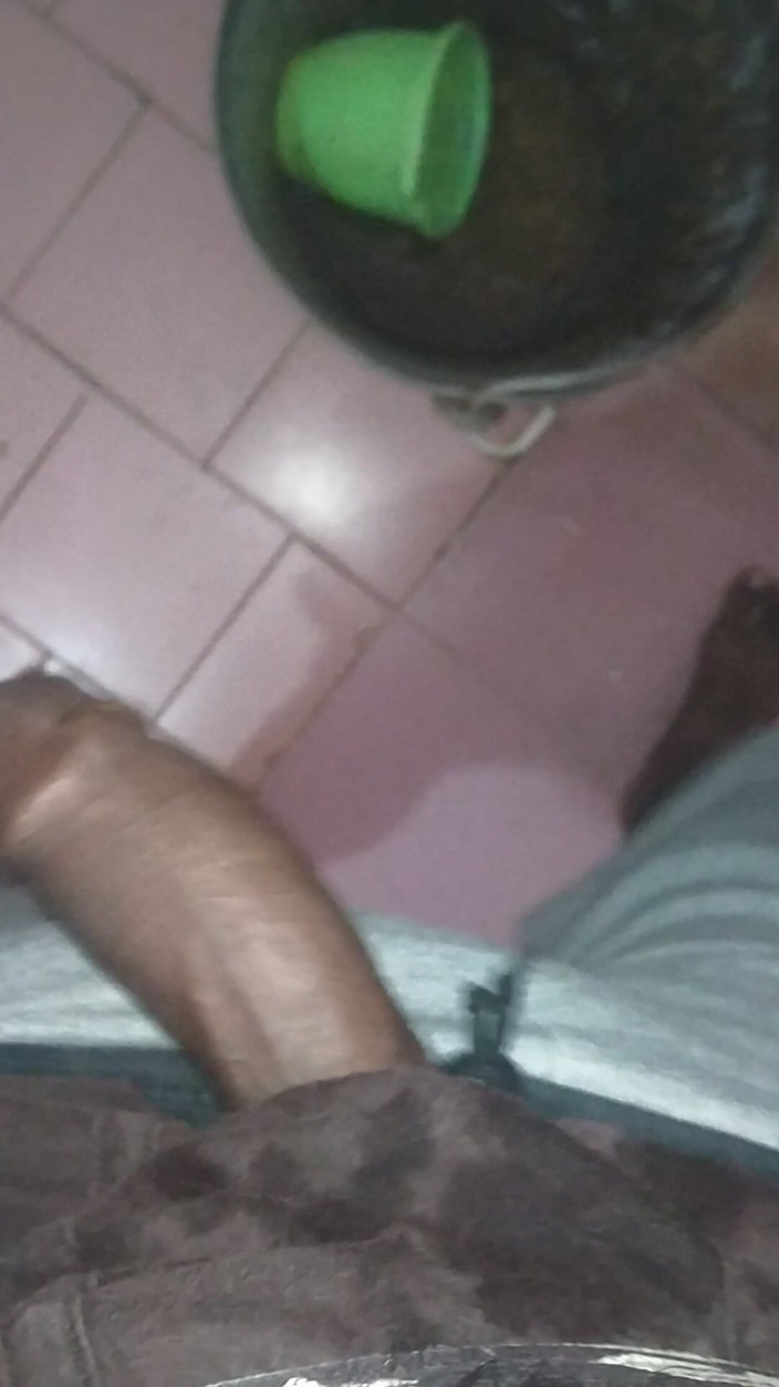 Tamil 10 inches BBC: Tamil10inches grote zwarte lul sexy pissende sessie