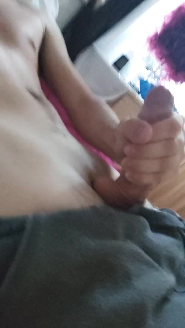 HornyCroDick: Kroat leert eier