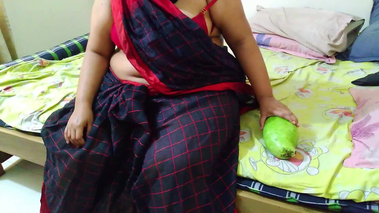 Aria Mia: Quand je vois une tatie punjabi sexy utiliser un sextoy,...