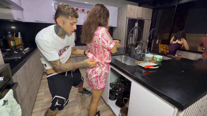 ArisBrown18: El Momento Más Caliente: Mi Mejor Amigo Follando a Mi...