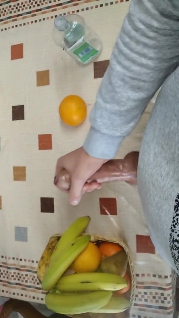 Elvissc: Straight Guy Wanks His Big Cock in Front of the...