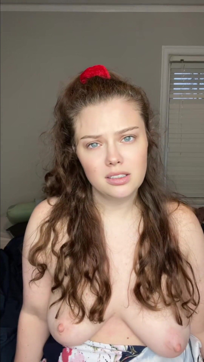 Dirtysecret: Мачеха в видео от первого лица сравнивает огромный член твоего папы с твоим