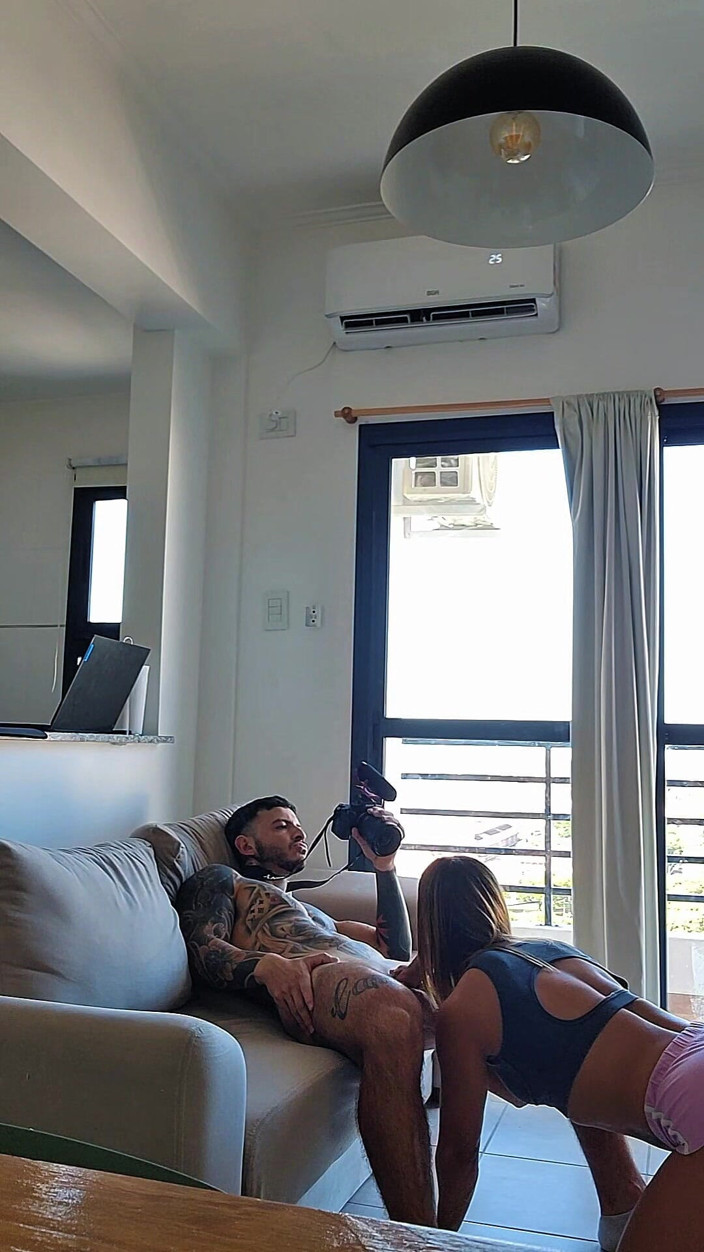 Sweet Anderson: Limpando De Shorts Mini: Tentação Com Minha Meia-irmã No Chão...