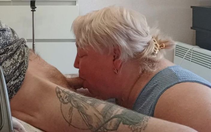 Zona901: Esposa assiste como vizinho chupa meu pau e engole porra