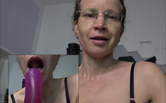 Annika Rose: 在这里你会学会像个乖娘腔一样吹箫！