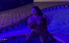 Hintli üvey kız kardeşimi orgazm olana kadar jakuzide sikiyorum
