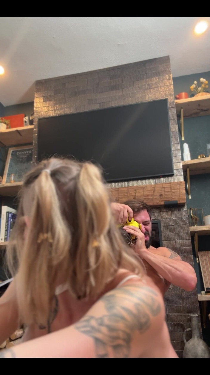 Sammm Next Door: Bg Sneak Peek Swipe To See Me Dimusnahkan