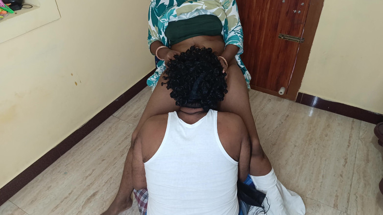 Laxi ammu: Estudante universitária infiel