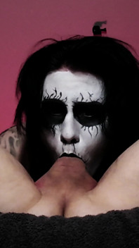 Black metal gotik gırtlağına kadar o kadar iyi sikiyor ki iki gırtlağına kadar alıyor