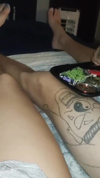 Lunah Blanc masturbeerde mijn grote lul voordat ze slikte