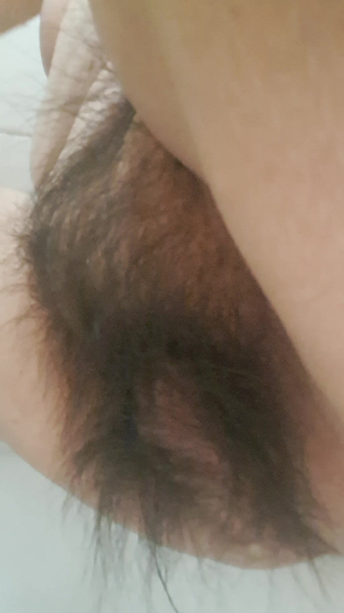 Mommy big hairy pussy: Saya mahu anda mencuba vagina berbulu MILF