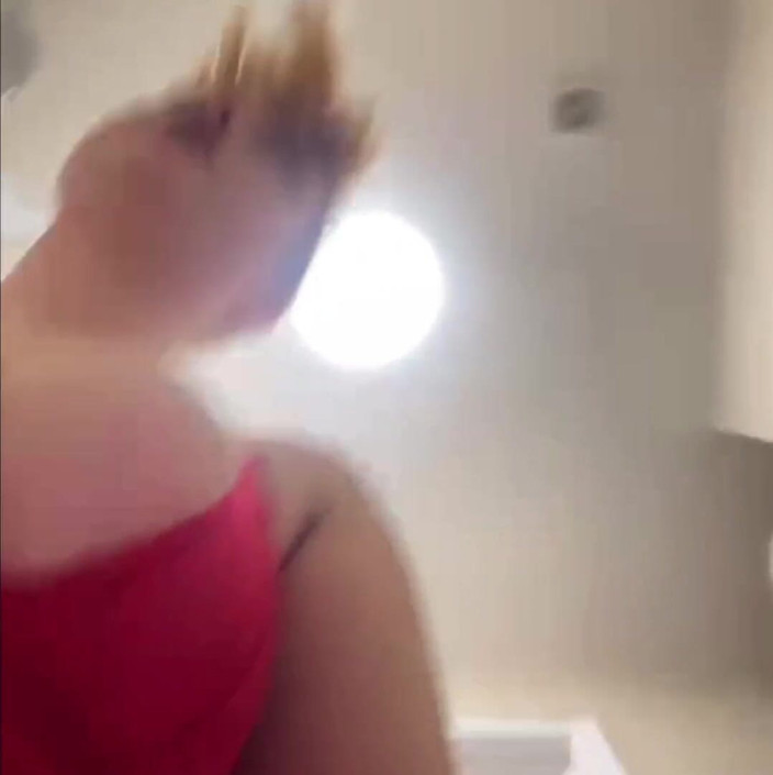 JuiceLussie: Anal jebanie i masturbacja zbliżenie