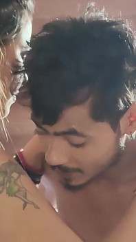 Three nandi hanno fatto sesso hardcore con la bambolina