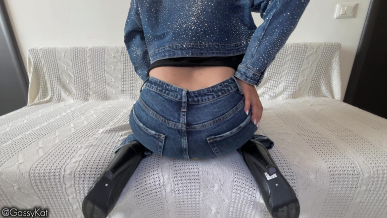 GassyKat: Tiny Man Gets Destroyed by Giantess Face Farts