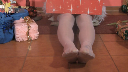 Foot Fetish HD: Carla si diverte con un vestito di natale