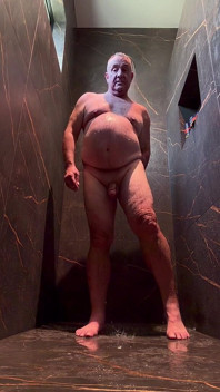 Papa speelt onder de douche