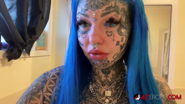 Alt Erotic: Masturbacja solo Amber Luke poddana kwarantannie