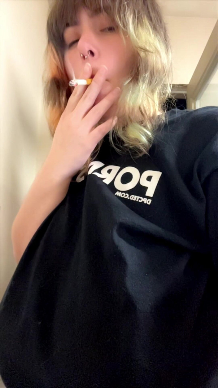 Mushroombitchx: 담배 피우는 콤프