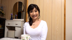 MBM3988: Prsatá MILFka šuká z obou stran