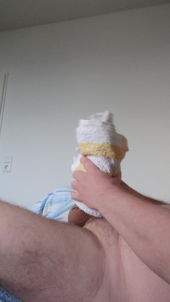 Carmen_Nylonjunge: Handuk Wich dengan Kondom Kaos Kaki
