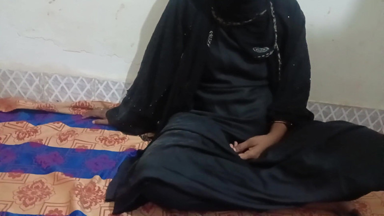 Bhabhi UP: Burqa'daki komşu bugün eğlenceliydi.