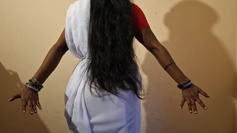 Delightrose: Het indisk sex mellan ett damspöken och en man