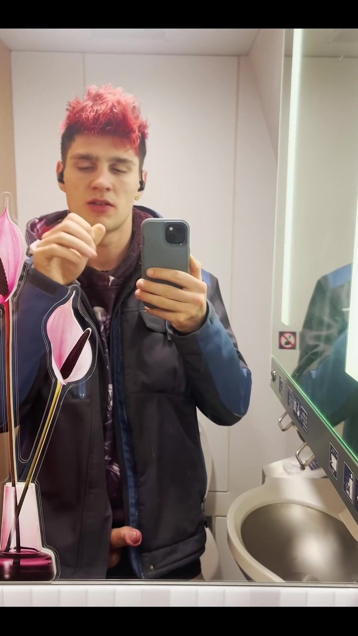 Caruso Rainbow: Pausa veloce nel bagno del treno