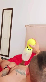 Madrastra vestida como muñeca me hace acabar con su juguete
