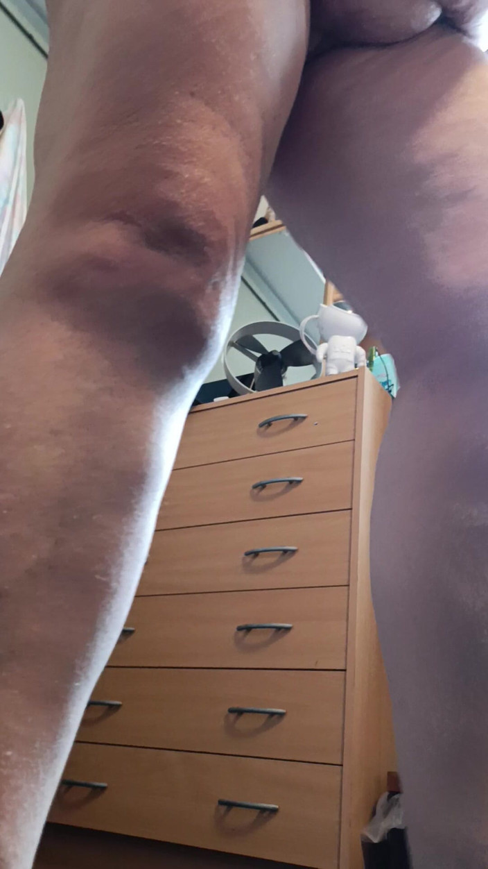 Lizal: Bà già khổng lồ bắt gặp "cháu trai" nhìn trộm