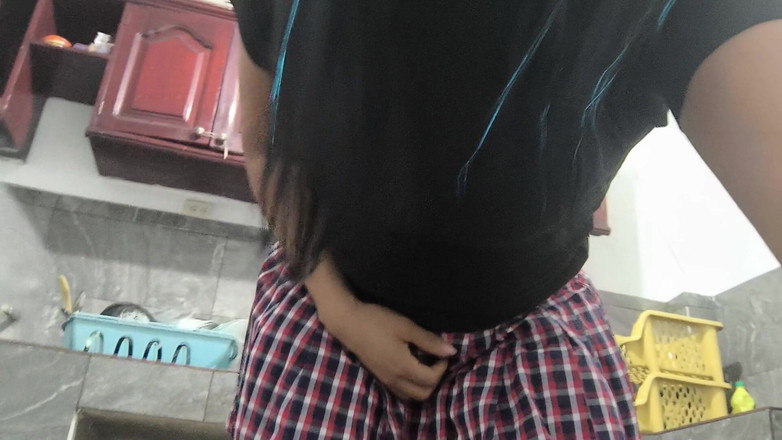 NEGRITA SEXY: Hon har något onormalt i sin vagina !! en konstig klump...