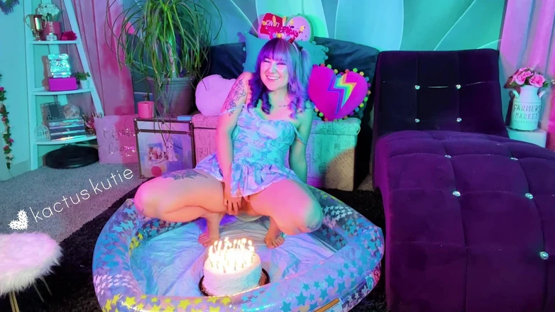 kactus kutie: Peeing Out My Bday Cake Candles