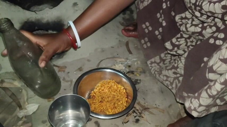 Yousokhona: Drink with a Hot Desi Bhabhi