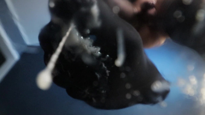 Horny Johny: Dej svou tvář do mého horkého spreje, zlato