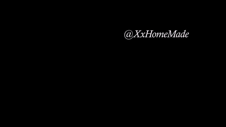 XxHomeMade: Hentikan, kasihanilah, sakit sekali! Aku menawarkan untuk menyetubuhi memeknya, tapi...