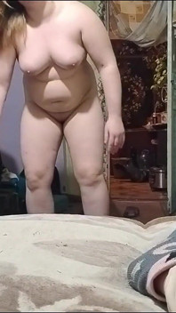 私が彼女がエクササイズをしているのを撮影している間に、彼女は私のペニスに飛びかかりました
