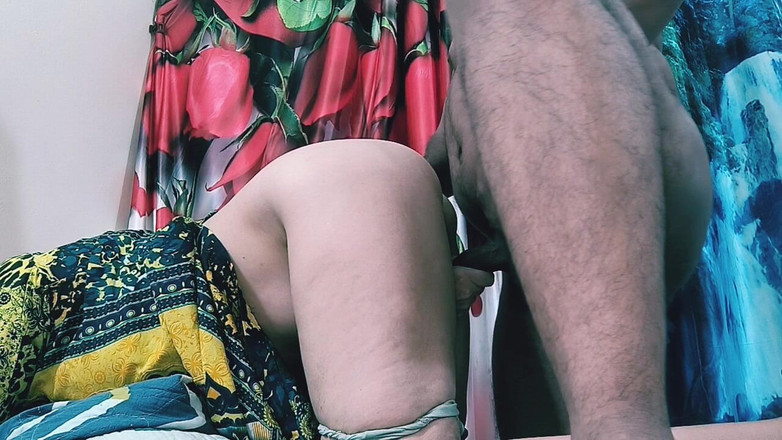 Bolly Karma: Stále sexy zadek pro tebe