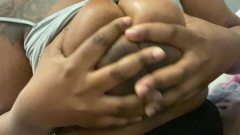 Miss Boobs: Perché non giocare con le mie tette un pochino