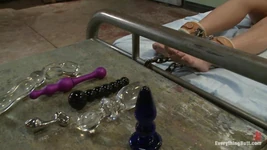 Krystal dan isis: seks anal ganas, hukuman anal