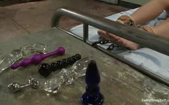 Krystal dan isis: seks anal ganas, hukuman anal