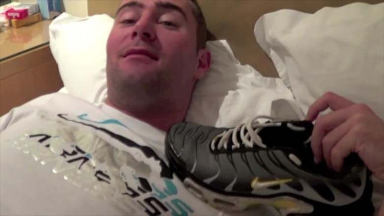 Raw French Bad boys: Puta follada en zapatillas de deporte y jockjsptra y top...