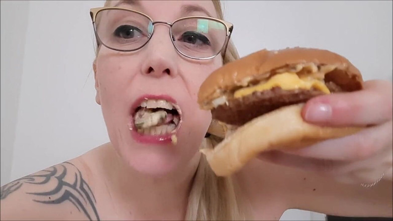Sally Secret: My Delicious Juicy Pee Burger!!