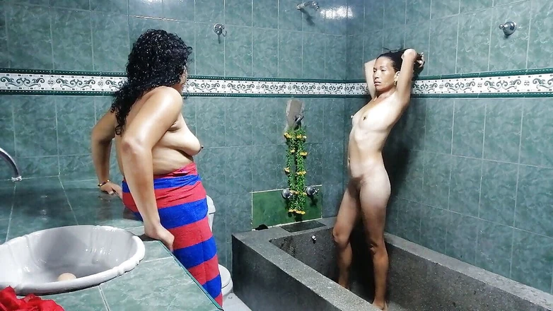 catalinagrande: Я жорстко трахаюся зі своєю зведеною сестрою у ванній без відома наших батьків