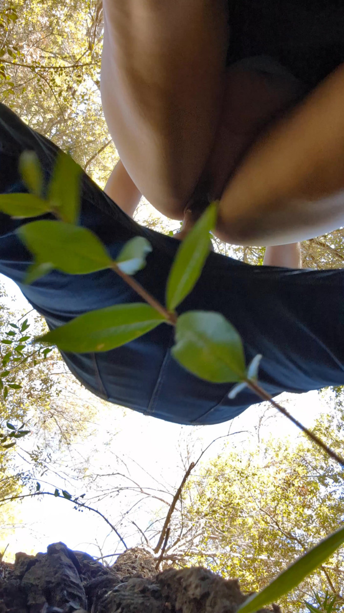 Azur Sun Sea: Pareja amateur improvisa una follada repentina en el bosque