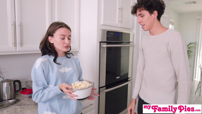 My family pies: Зведена сестра любить ділитися - s30:e4