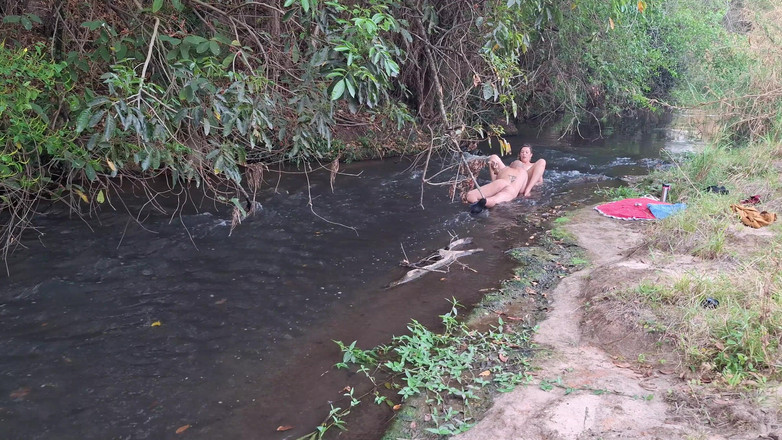 Gabi SweetCouplesStories: Des inconnus se font surprendre en train de baiser à la...